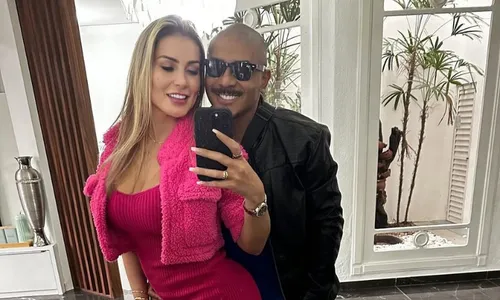
          Imagem ilustrativa da imagem Andressa Urach assina 'contrato de namoro' com ator pornô: 'Prova de amor'
          