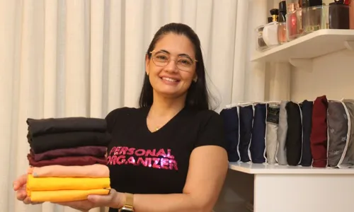 
          Imagem ilustrativa da imagem Aprenda a dobrar roupas para organizar o armário
          