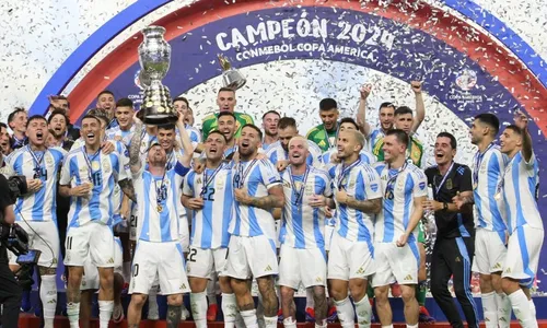 
          Imagem ilustrativa da imagem Argentina vence Colômbia com gol na prorrogação e conquista a Copa América
          