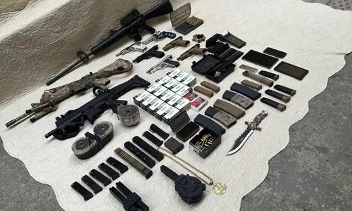 
          Imagem ilustrativa da imagem Armas e munições são apreendidas com CAC do Rio suspeito de abastecer facção no ES
          