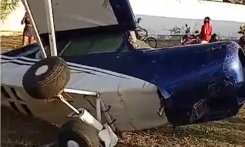 
          Imagem ilustrativa da imagem Avião bimotor realiza pouso forçado na Baixada Fluminense
          