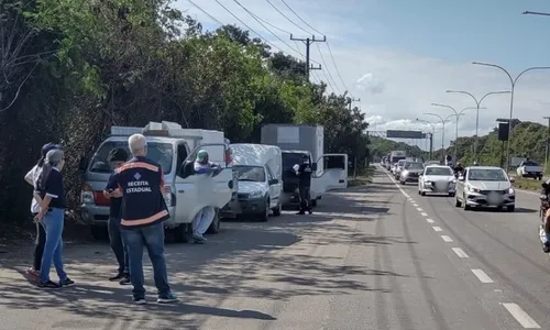 
          Imagem ilustrativa da imagem Blitz autua motoristas em mais de R$ 100 mil por mercadorias irregulares no ES
          