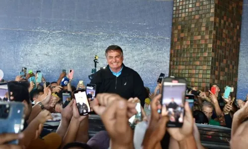 
          Imagem ilustrativa da imagem Bolsonaro participa de carreata para reforçar campanha de Gilson Machado no Recife
          