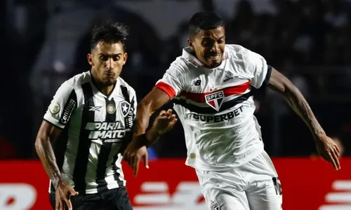 
          Imagem ilustrativa da imagem Botafogo bate recorde, mas Calleri muda jogo e comanda empate do São Paulo
          