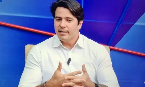 
          Imagem ilustrativa da imagem Botelho: a caneta está na mão, mas falta tinta para resolver os problemas de Olinda
          