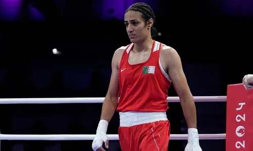 
          Imagem ilustrativa da imagem Boxeadora argelina vê ouro como 'resposta' e apela por fim dos ataques de gênero
          