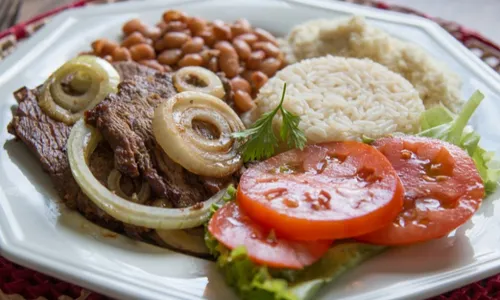 
          Imagem ilustrativa da imagem Brasileiro paga R$ 30,80 em média em um prato feito, alta de quase 5% em um ano
          