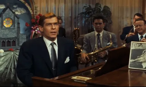 
          Imagem ilustrativa da imagem Britânico que confundiu motorista com astro pop e o perseguiu por 60 anos é preso
          