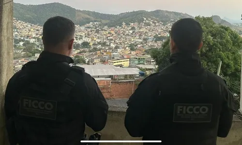 
          Imagem ilustrativa da imagem CAC investigado por abastecer facção de Vitória comprou 60 mil munições, diz PF
          