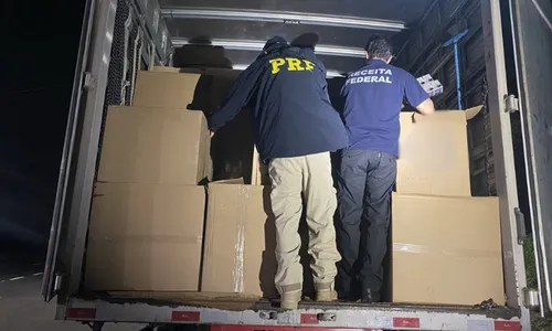 
          Imagem ilustrativa da imagem Caminhão com 320 caixas de cigarro falsificado é flagrado na BR-101 no ES
          