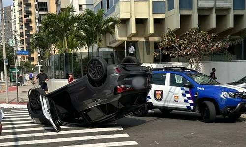 
          Imagem ilustrativa da imagem Capotamento, fuga e perseguição na Mata da Praia
          
