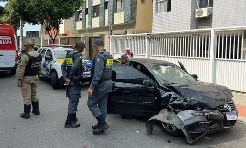 
          Imagem ilustrativa da imagem Capotamento, fuga e perseguição na Mata da Praia
          