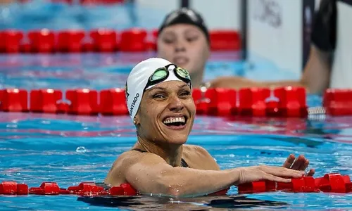 
          Imagem ilustrativa da imagem Carol Santiago se torna brasileira com mais ouros em Paralimpíadas
          