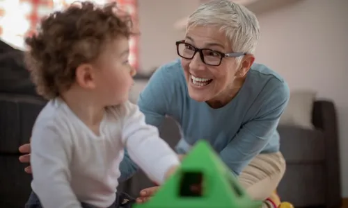 
          Imagem ilustrativa da imagem Cidade portuguesa libera avós do trabalho para que cuidem dos netos
          