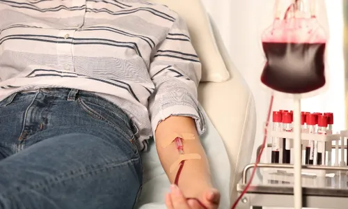 
          Imagem ilustrativa da imagem Com baixa no estoque, Hemoes faz apelo por doações de sangue com fator RH negativo
          