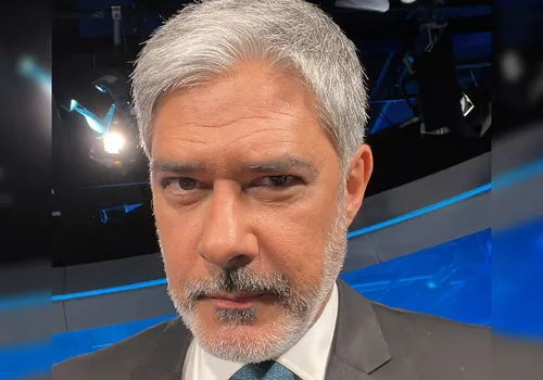 
          Imagem ilustrativa da imagem Com covid, William Bonner surge 'envelhecido' em foto e atualiza estado de saúde
          