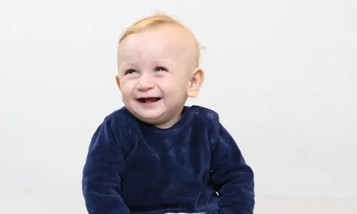 
          Imagem ilustrativa da imagem Com doença genética rara, bebê luta na justiça por remédio mais caro do mundo
          