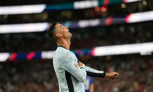 
          Imagem ilustrativa da imagem Cristiano Ronaldo faz gol 900 e Portugal vence Croácia na estreia da Nations League
          