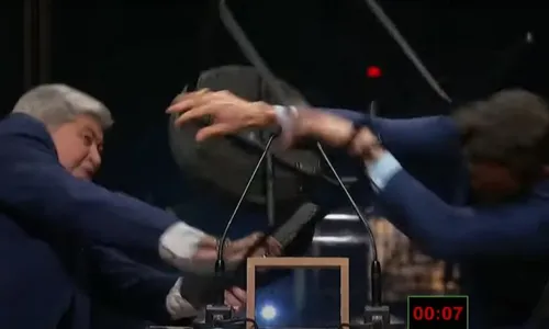 
          Imagem ilustrativa da imagem Datena agride Pablo Marçal com cadeirada e é expulso de debate em SP
          