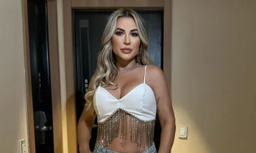 
          Imagem ilustrativa da imagem Influencer Deolane Bezerra e mãe são presas em hotel de luxo no Recife
          