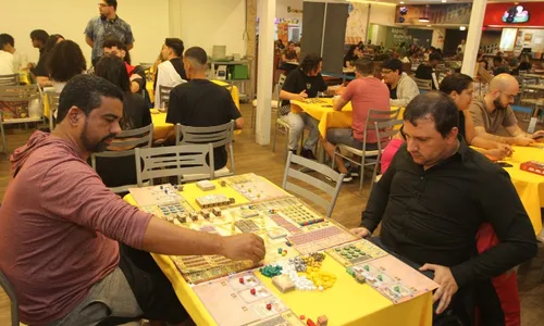 
          Imagem ilustrativa da imagem Diversão fora da internet com jogos de tabuleiro
          