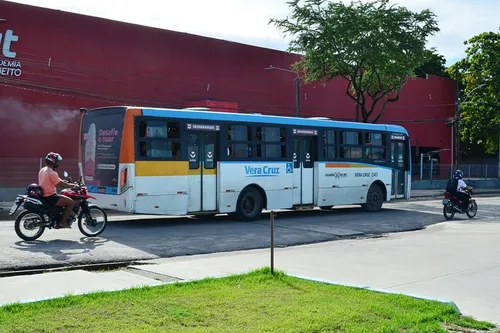 
          Imagem ilustrativa da imagem Duas empresas de ônibus assumem linhas da Vera Cruz a partir deste sábado
          