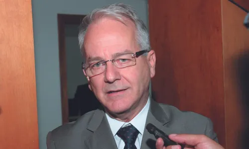 
          Imagem ilustrativa da imagem Eleições em Vitória: César Colnago fecha apoio com tucano
          