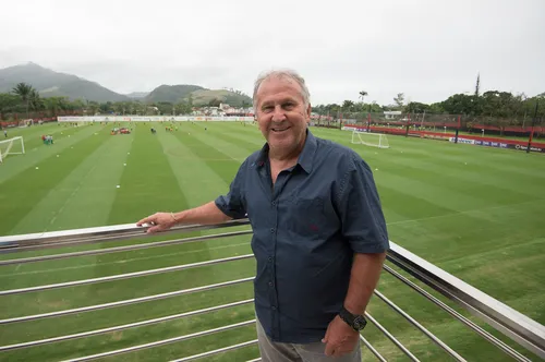 
          Imagem ilustrativa da imagem Embaixador do Time Brasil, Zico é assaltado em Paris e tem prejuízo de R$ 3 milhões
          