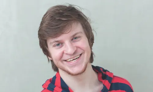 
          Imagem ilustrativa da imagem Engraçado, romântico e muito desastrado!
          