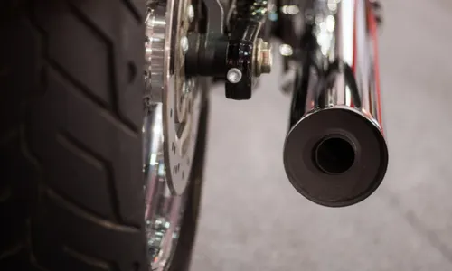 
          Imagem ilustrativa da imagem Escapamento barulhento pode render multa e apreensão de motos
          