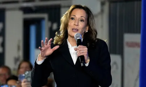 
          Imagem ilustrativa da imagem Kamala Harris diz que pode concorrer de novo à presidência dos EUA
          
