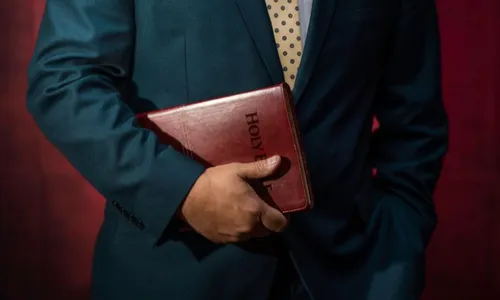 
          Imagem ilustrativa da imagem Evangélicos intensificam disputa por vagas nas câmaras do Grande Recife
          