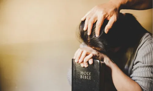 
          Imagem ilustrativa da imagem Evangélicos intensificam disputa por vagas nas câmaras do Grande Recife
          