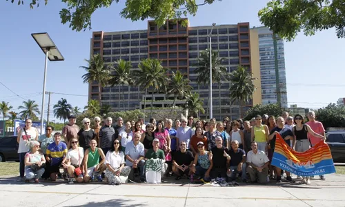 
          Imagem ilustrativa da imagem Ex-funcionários, clientes e artistas se despedem de Hotel Porto do Sol
          