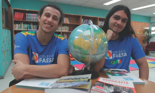 
          Imagem ilustrativa da imagem Feras da Geografia se destacam na Irlanda
          