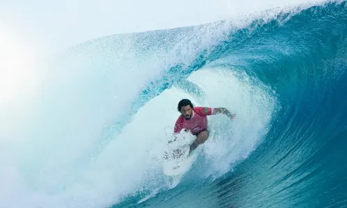 
          Imagem ilustrativa da imagem Filipe Toledo cai para 'zebra' japonesa e está eliminado do surfe nas Olimpíadas
          