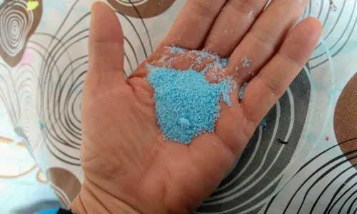 
          Imagem ilustrativa da imagem Fiscais retiram de circulação 50 toneladas de sabão em pó falsificado no RJ
          