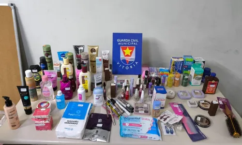 
          Imagem ilustrativa da imagem Funcionária de farmácia é detida após tentar furtar quase 100 produtos em Vitória
          