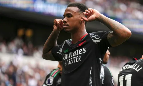 
          Imagem ilustrativa da imagem Gabriel Magalhães desfalcará Arsenal na reta final da temporada após lesão
          