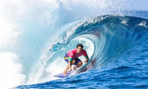 
          Imagem ilustrativa da imagem Surfista Gabriel Medina dará a bandeirada final no GP de São Paulo de Fórmula 1
          