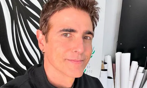 
          Imagem ilustrativa da imagem Gianecchini lamenta pressão para expor sexualidade: 'Me julgam'
          