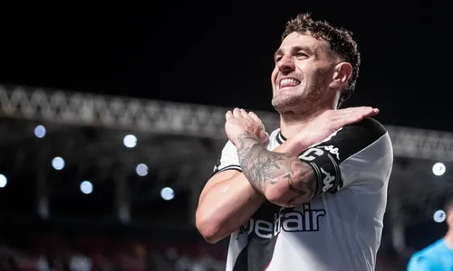 
          Imagem ilustrativa da imagem Golaço de Vegetti salva Vasco de derrota para o Atlético-GO pela Copa do Brasil
          