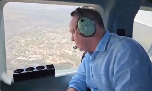 
          Imagem ilustrativa da imagem Governador do ES faz sobrevoo de helicóptero em área de queimadas em Guarapari
          