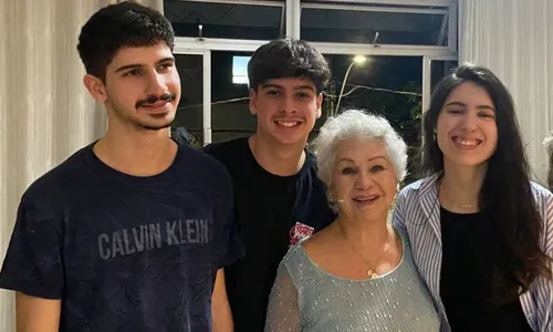 
          Imagem ilustrativa da imagem Gratidão: Leitores de A Tribuna mandam mensagens carinhosas de Dia dos Avós
          