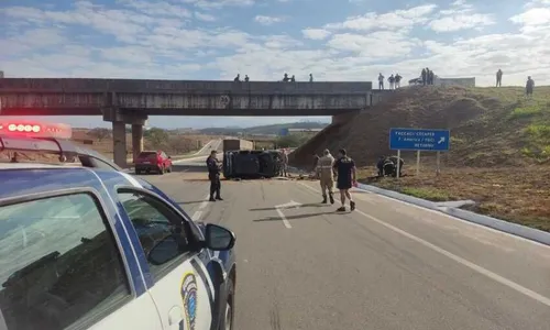 
          Imagem ilustrativa da imagem Grávida fica ferida após carro cair de viaduto no ES
          