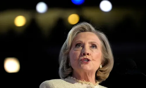 
          Imagem ilustrativa da imagem Hillary Clinton pede que EUA elejam primeira mulher presidente
          