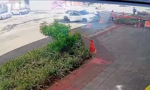 
          Imagem ilustrativa da imagem Homem é baleado na cabeça após ser atropelado na Serra
          