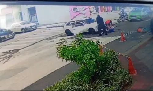 
          Imagem ilustrativa da imagem Homem é baleado na cabeça após ser atropelado na Serra
          