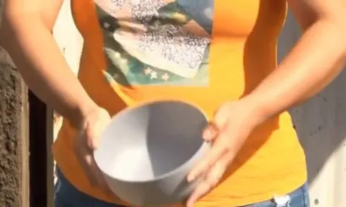 
          Imagem ilustrativa da imagem Homem é preso depois de jogar prato de comida quente na neta em Vila Velha
          