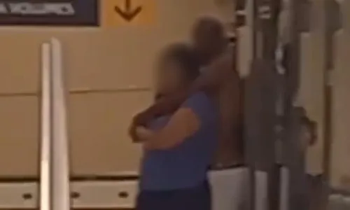 
          Imagem ilustrativa da imagem Homem faz lojista refém e é morto pela polícia em Cariacica
          